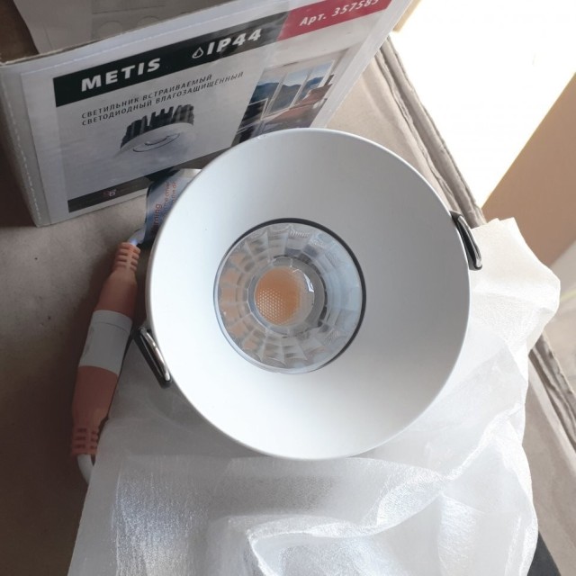 Встраиваемый светильник Novotech 357585 METIS IP44 светодиодный LED 10W
