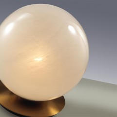 7109/1TL Настольная лампа с белым стеклянными плафоном и лампой E27 макс 5Вт Odeon Light MAGIA