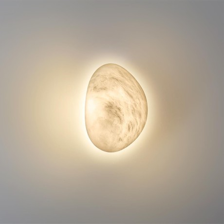 Odeon Light MARBELLA 6684/5WL Настенный LED-светильник органический минимализм, 5Вт, 400Лм, CCT перекл. цветовой температуры на корпусе 3000/3500/4000К, CRI90, 220В, IP20, белый алебастр и бронзовый металл, высота 144 мм, ширина 100 мм, глубина 73 мм