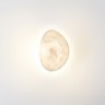 Odeon Light MARBELLA 6684/5WL Настенный LED-светильник органический минимализм, 5Вт, 400Лм, CCT перекл. цветовой температуры на корпусе 3000/3500/4000К, CRI90, 220В, IP20, белый алебастр и бронзовый металл, высота 144 мм, ширина 100 мм, глубина 73 мм