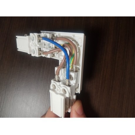 Соединитель "L" внутренний с токопроводом для трехфазного шинопровода 135064