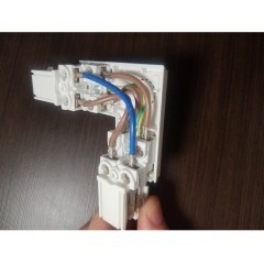 Соединитель &quot;L&quot; внутренний с токопроводом для трехфазного шинопровода 135064