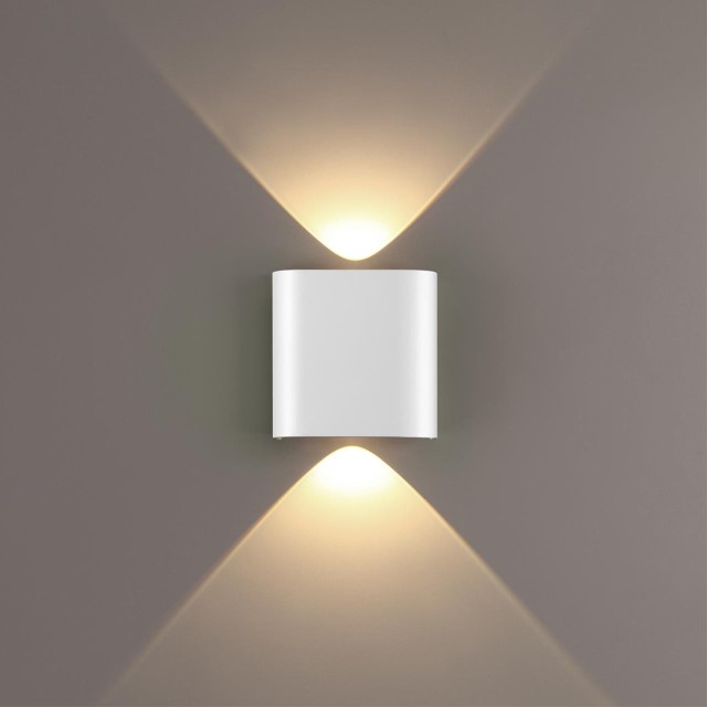 Настенный светильник в виде тонкого плоского скругленного квадрата от Odeon Light LED 2W 3000K 220V MAGNUM 7192/2WL