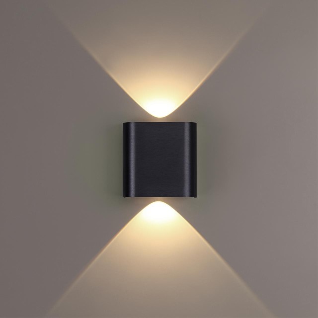 Настенный светильник в виде тонкого плоского скругленного квадрата от Odeon Light LED 2W 3000K 220V MAGNUM 7191/2WL